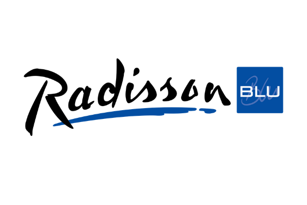 شعار راديسون بلو